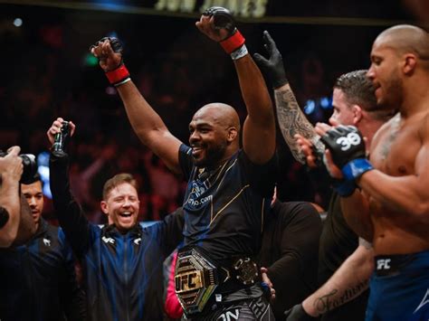 Jon Jones submits Ciryl Gane to win UFC heavyweight title.